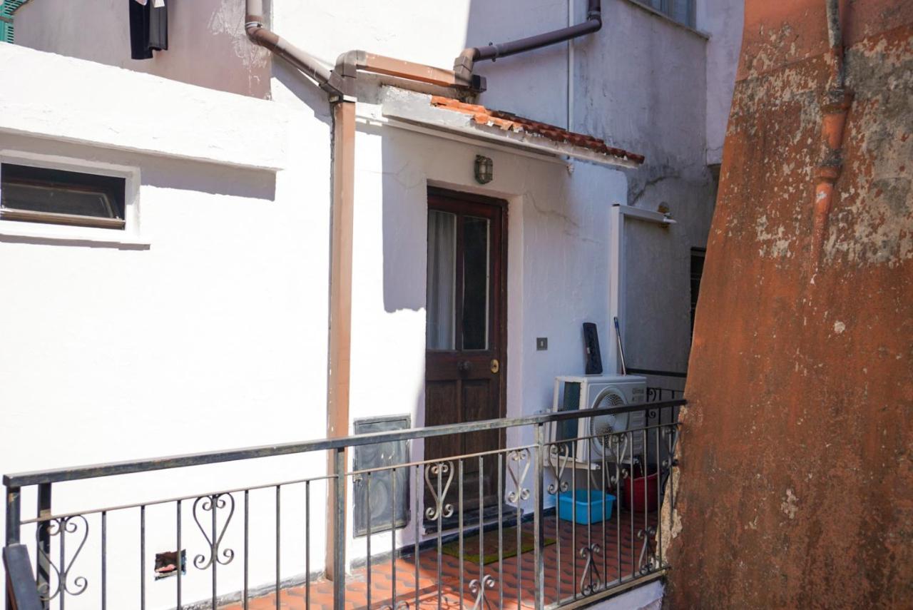 Monolocale A 50 Metri Dal Mare Apartment Челе Лигуре Екстериор снимка